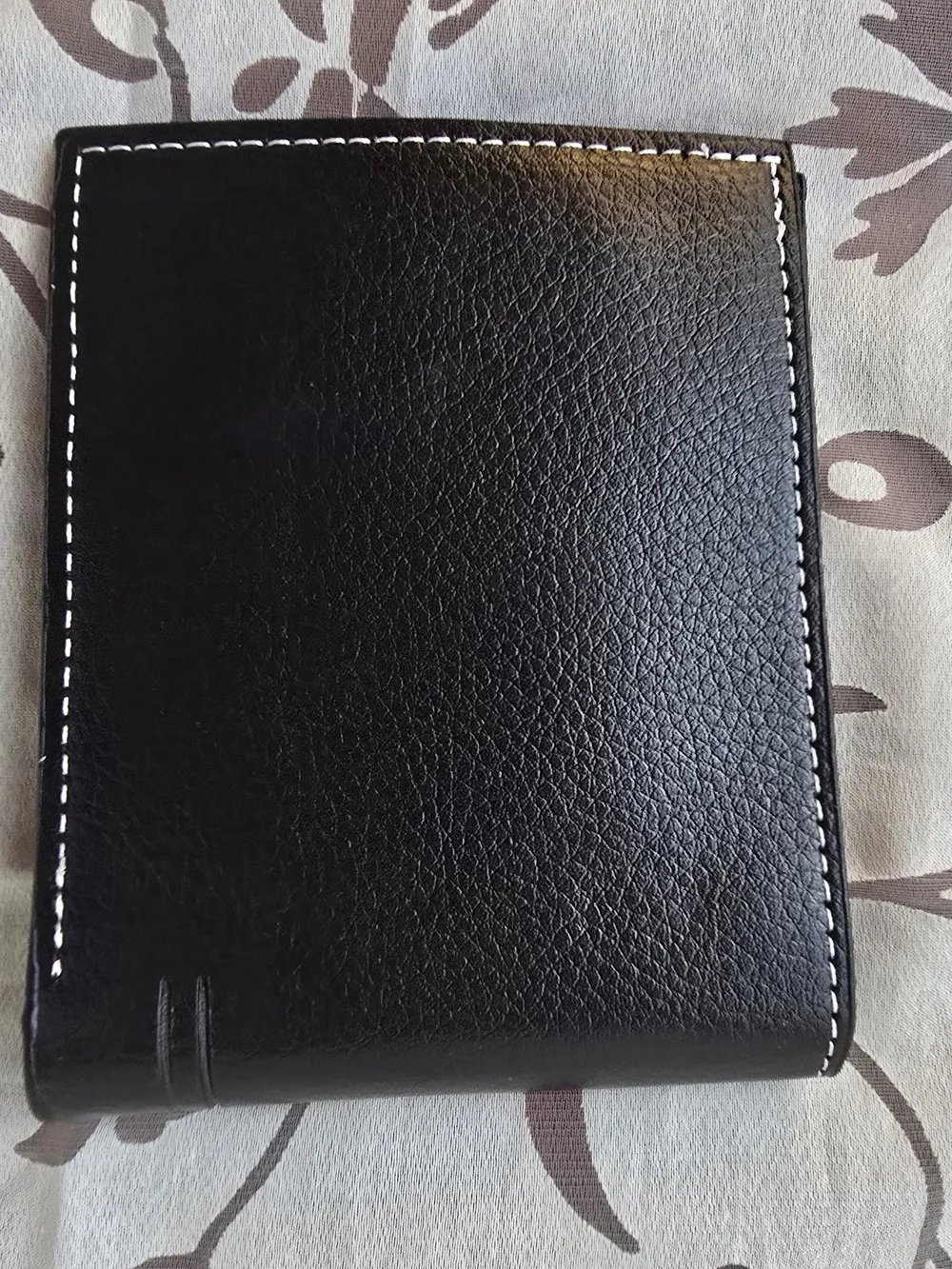 Men's Black Leather Bi-Fold Wallet with Metal Accent